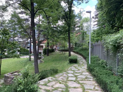Хубава къща в Бояна с огромен двор
